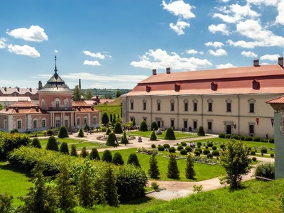 Віртуальні мандри: замки та палаци України