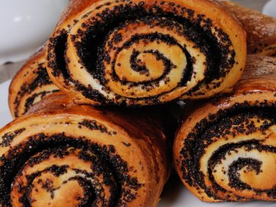 Топ-5 місць у Києві, де варто скуштувати булку з маком